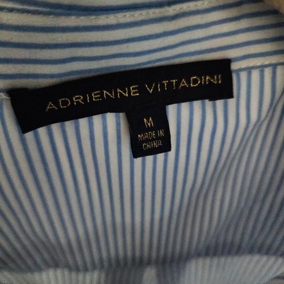 Adrianne Vittadini blue and white striped blouse sz M versatile and lightweight - Picture 3 of 7